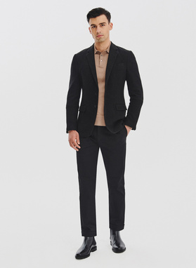 Juodas trikotažinis švarkas