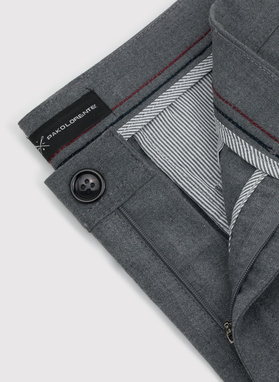 Pilkos vyriškos kelnės