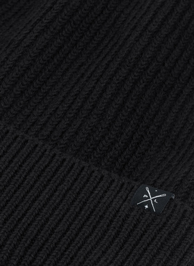 Juodos spalvos medvilninė kepurė