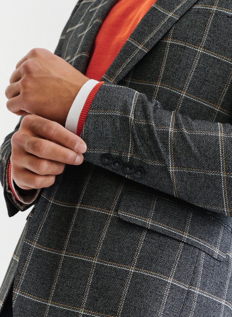 Pilkas languotas vyriškas švarkas