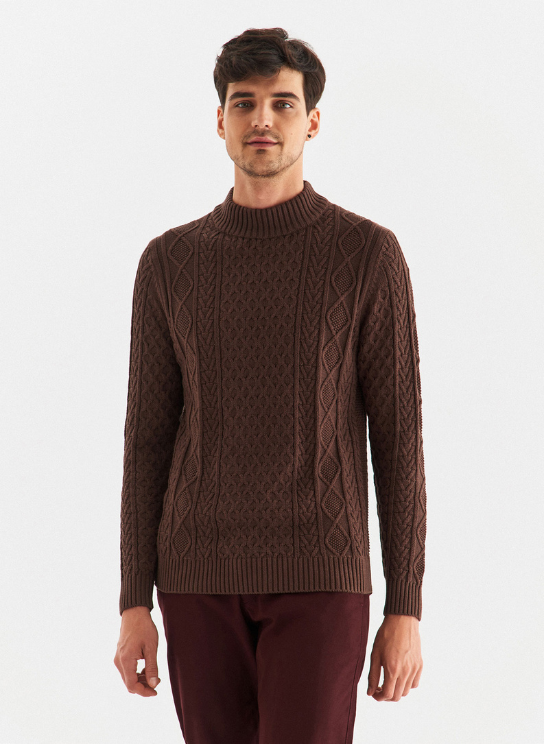 Bronzos spalvos pusgolfis pynutės raštu