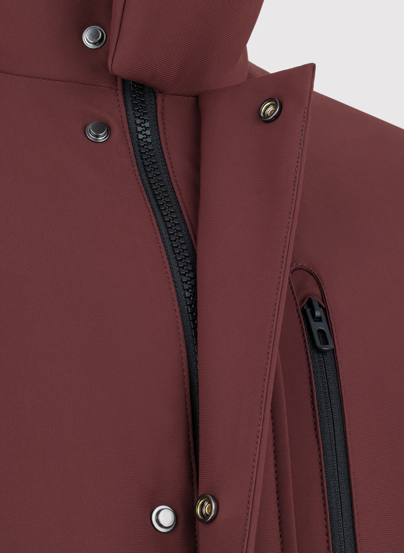 Tamsiai raudona pūkinė striukė