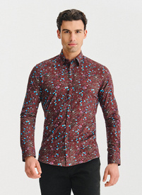 Tamsiai raudoni gėlėti marškiniai