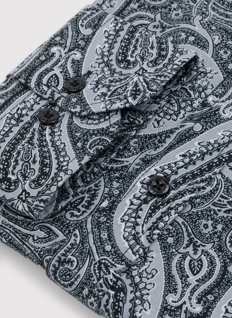 Juodi vyriški marškiniai peislio raštu