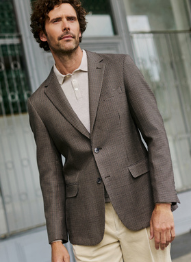 Vilnonis švarkas smulkiais langeliais