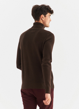 Bronzos spalvos megztinis su golfu