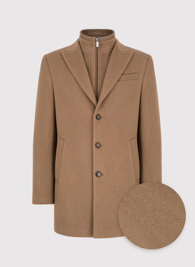 Rusvas vyriškas lietpaltis su nusegama stačia apykakle