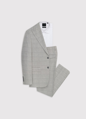 Pilkas languotas vyriškas kostiumas