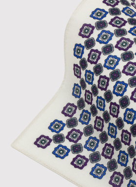 Kišeninė nosinaitė geometriniu raštu