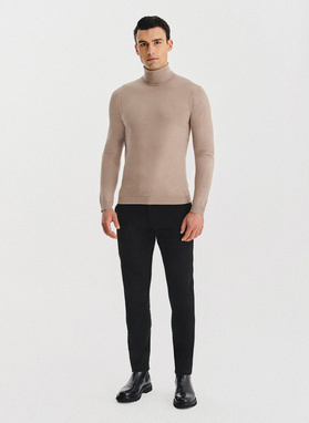 Smėlinis vyriškas golfas be raštų