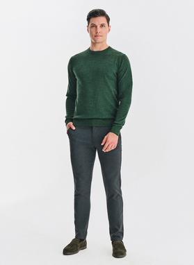 Žalias vyriškas megztinis su vilna