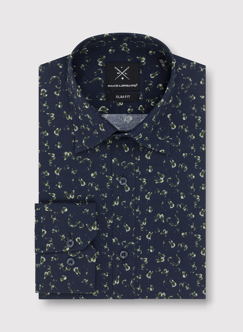 Tamsiai mėlyni vyriški marškiniai žaliais drugeliais