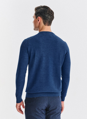 Tamsiai mėlynos spalvos vilnonis megztinis