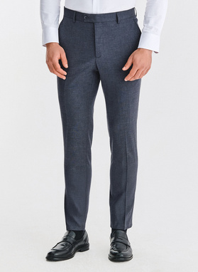 Tamsiai mėlynas vyriškas kostiumas