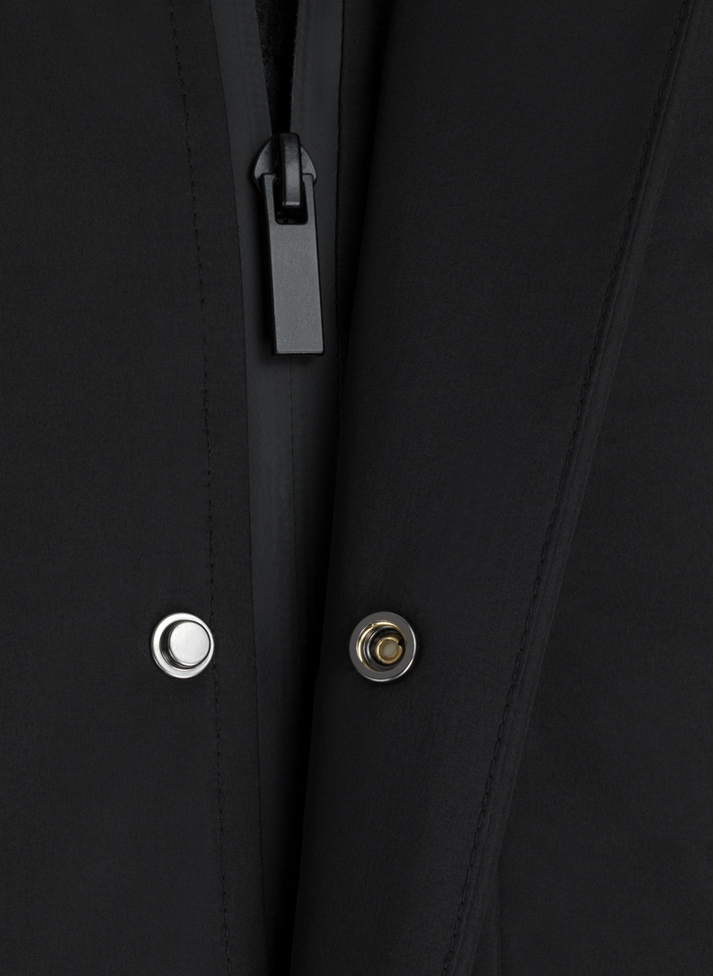 Juodos spalvos pūkinė vyriška striukė