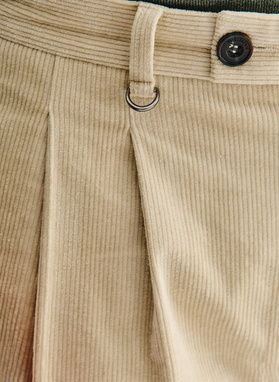 Smėlinės kelnės su klostėmis