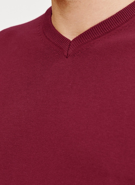 Raudonas vyriškas megztinis V apykakle