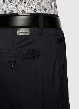 Tamsiai mėlynos vyriškos kelnės be raštų