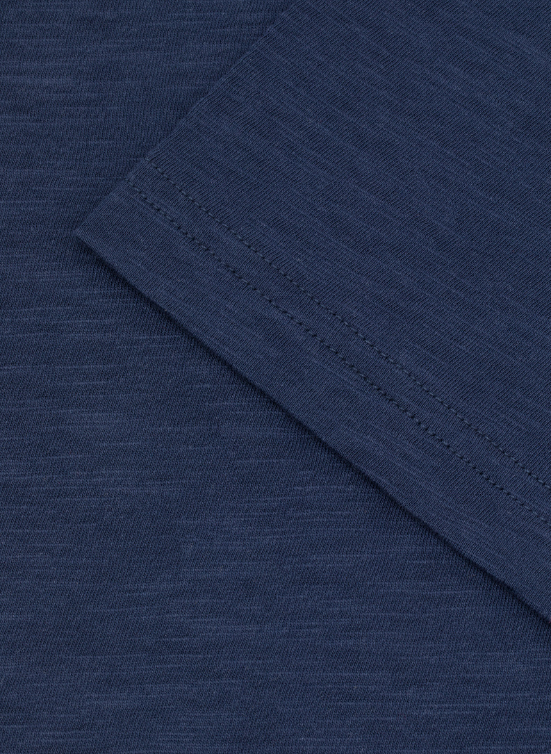 Tamsiai mėlyni medvilniniai polo marškinėliai