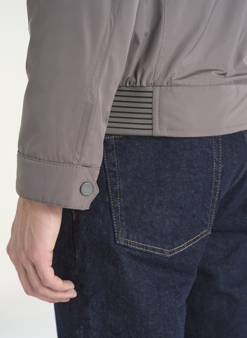 Šviesiai bronzinė trumpa vyriška striukė