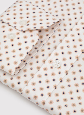 Balti marškiniai su gėlių raštu