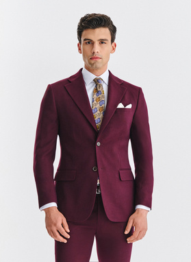 Tamsiai raudonas vyriškas kostiumas