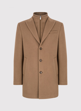 Rusvas vyriškas lietpaltis su nusegama stačia apykakle