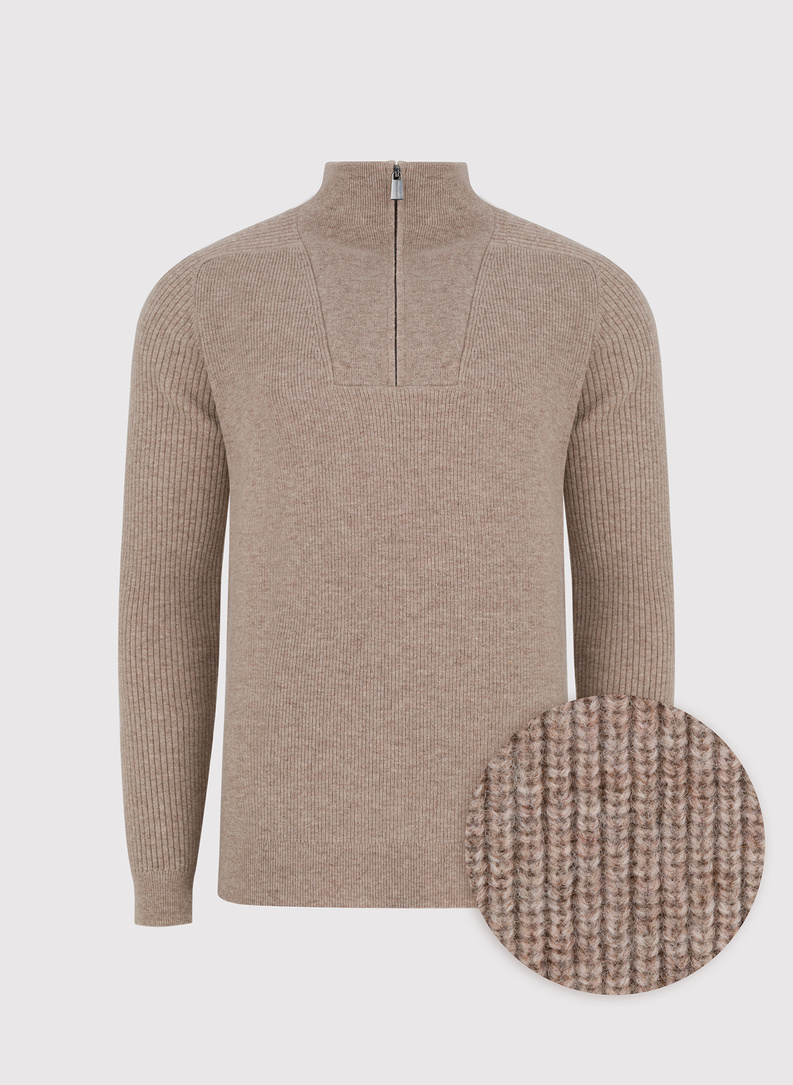 Smėlinis megztinis su prasegama stačia apykakle