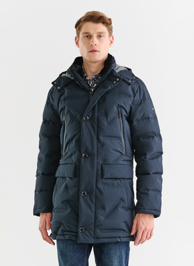 Tamsiai mėlyna dygsniuota striukė su gobtuvu