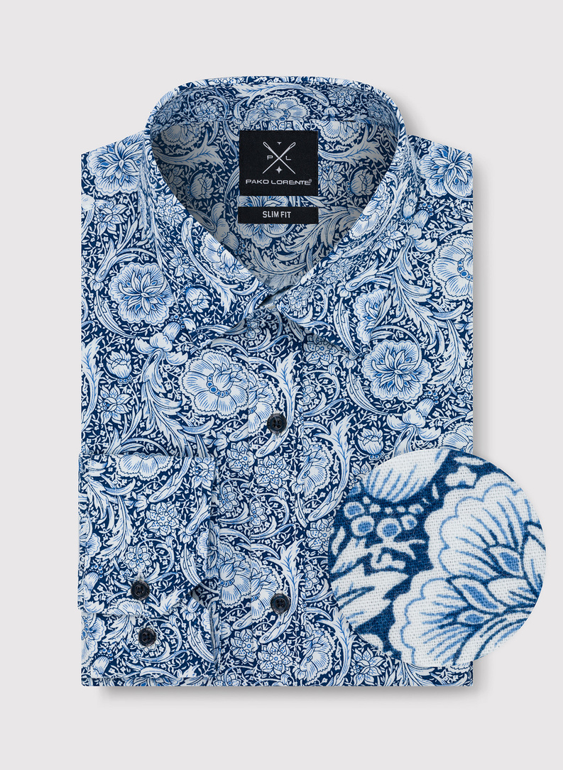 Marškiniai gėlių raštu tamsiai mėlyname fone