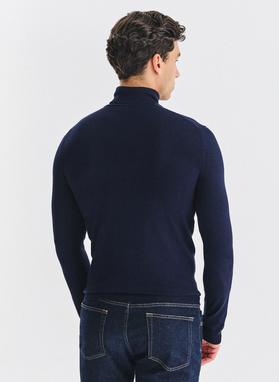 Tamsiai mėlynos spalvos vyriškas golfas