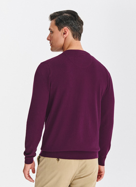 Violetinis medvilninis megztinis su V apykakle