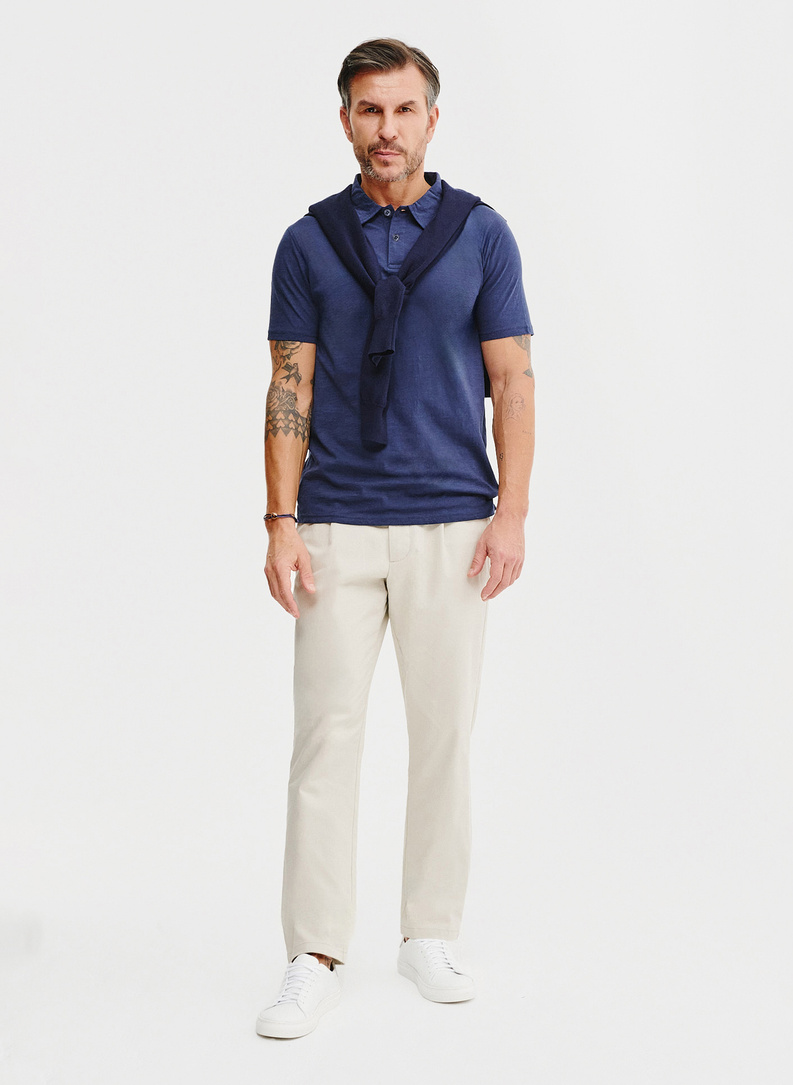 Tamsiai mėlyni medvilniniai polo marškinėliai