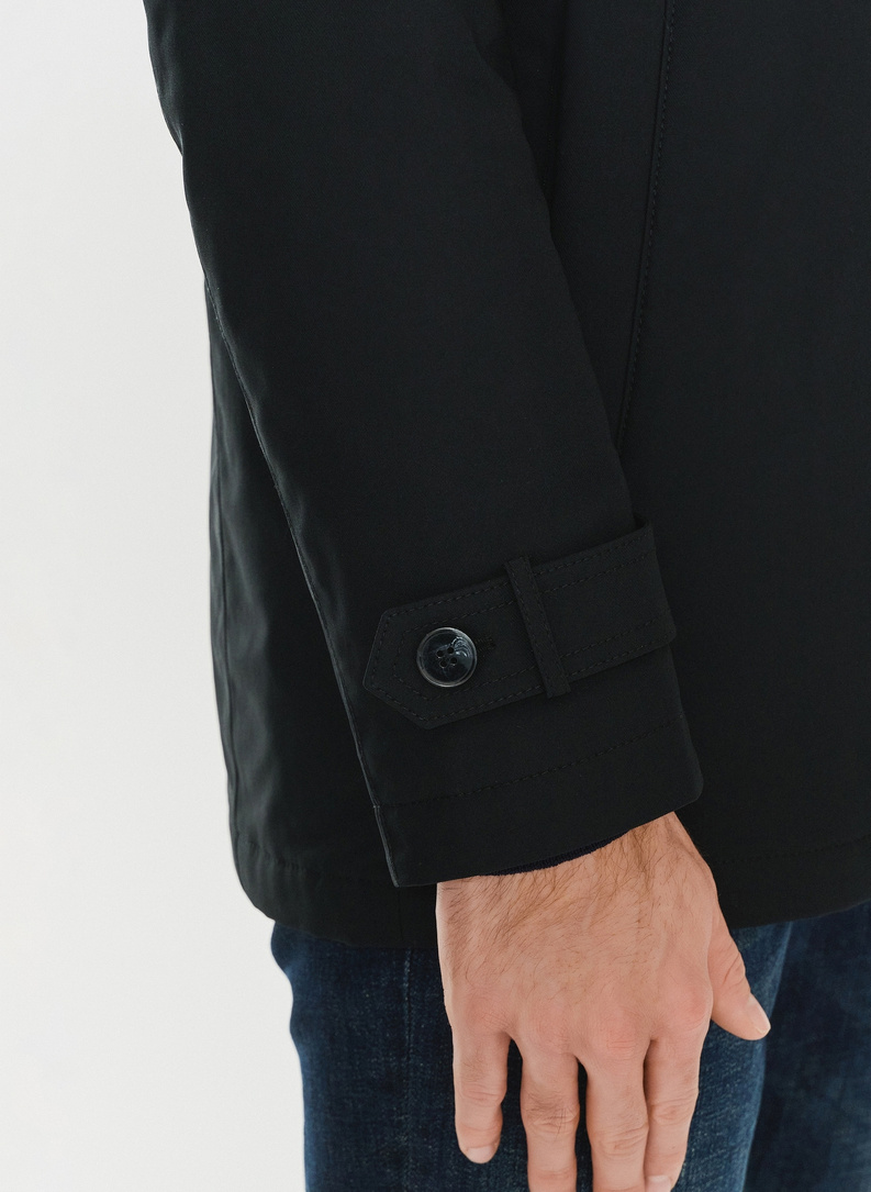 Juodos spalvos demisezoninis vyriškas lietpaltis