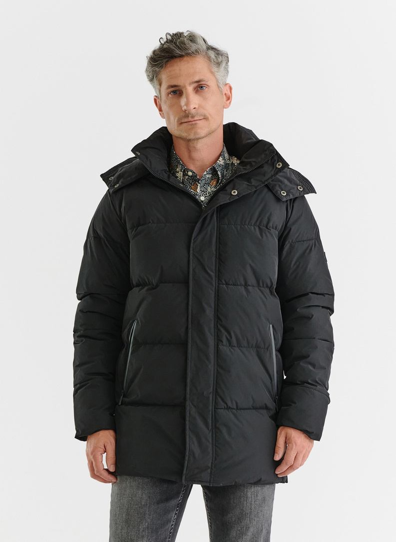 Juoda žieminė vyriška striukė