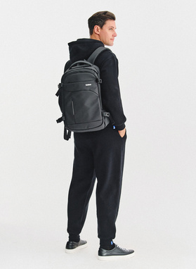 Juoda vyriška kuprinė