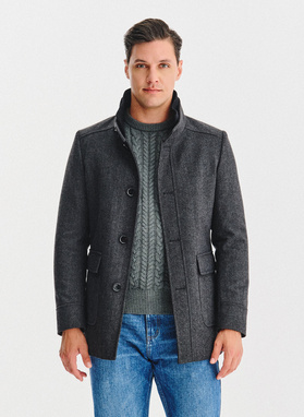 Sagomis sagstomas pilkas lietpaltis