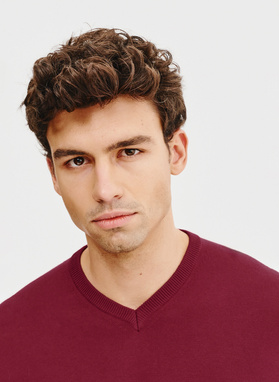 Raudonas vyriškas megztinis V apykakle