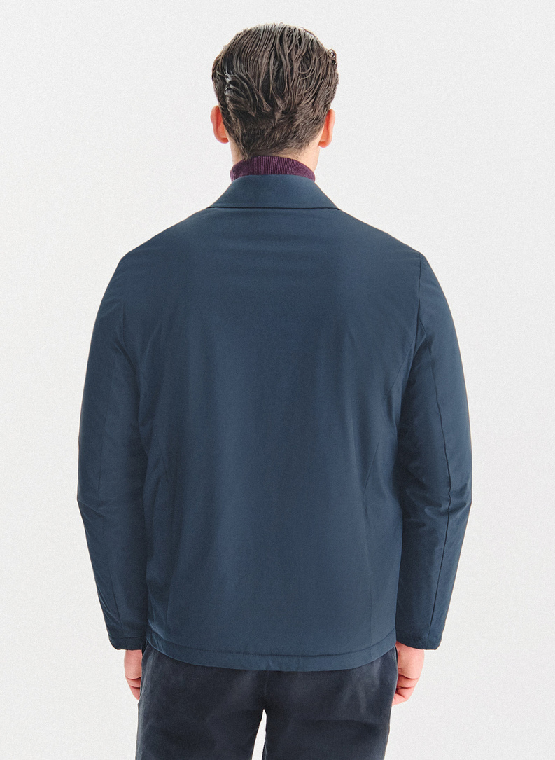 Tamsiai mėlyna vyriška striukė