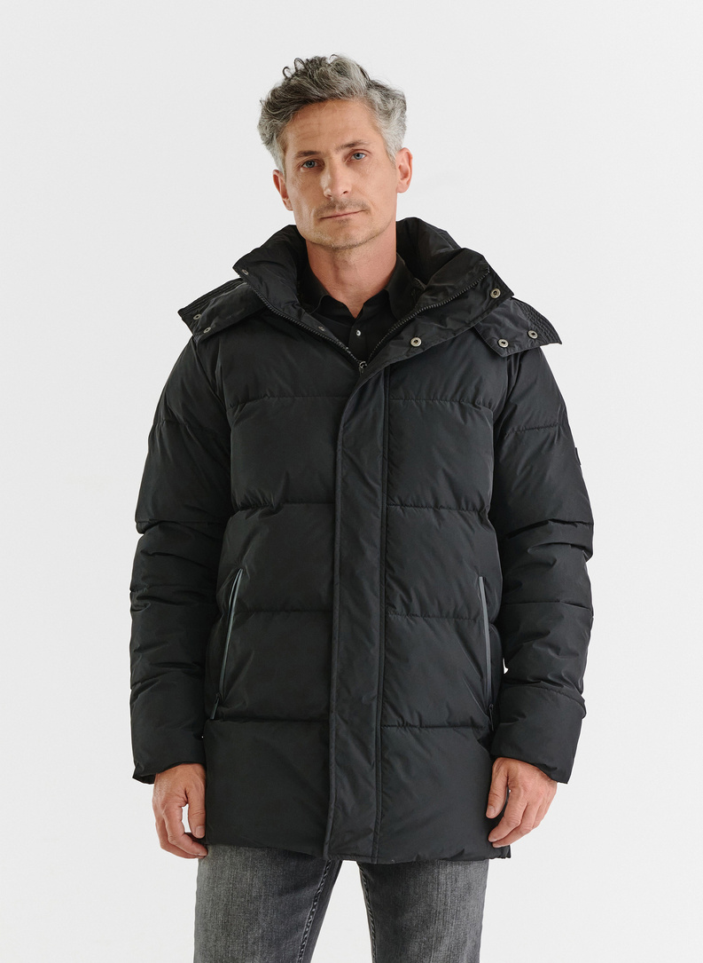 Juoda žieminė vyriška striukė