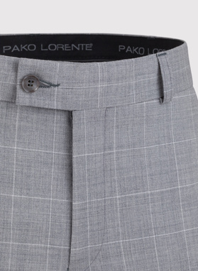 Pilkas vyriškas vilnos kostiumas