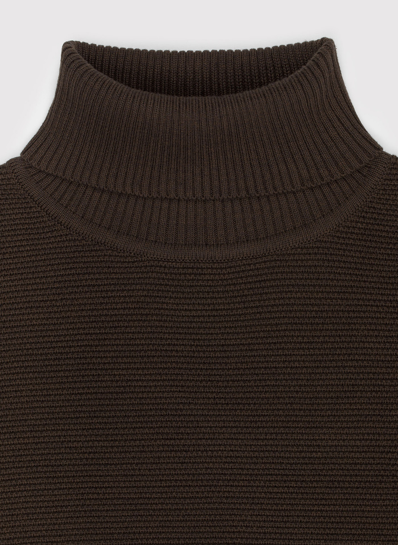 Bronzos spalvos megztinis su golfu