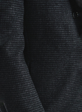 Tamsiai pilkas lietpaltis skalikų dantų raštu