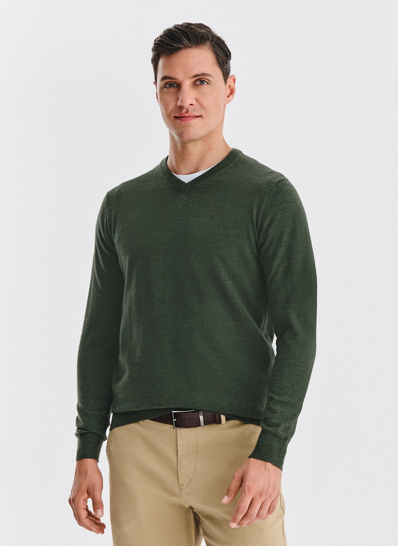 Žalios spalvos vilnonis megztinis