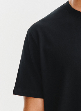 Juodi didžiulio dydžio T marškinėliai