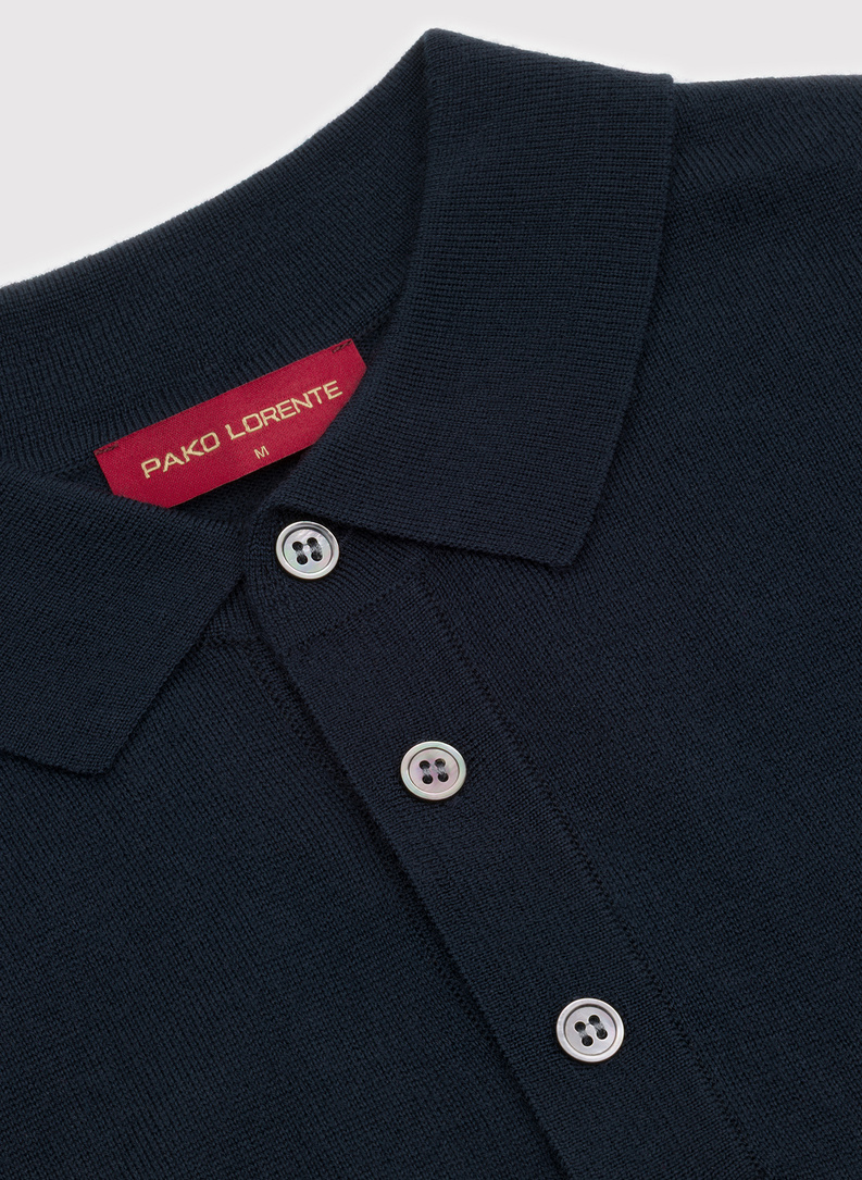 Tamsiai mėlynas polo megztinis