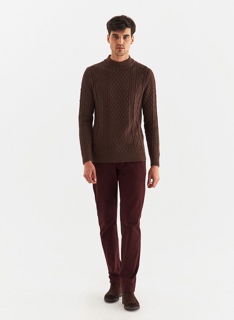 Bronzos spalvos pusgolfis pynutės raštu