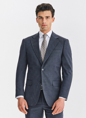 Tamsiai mėlynas vyriškas kostiumas