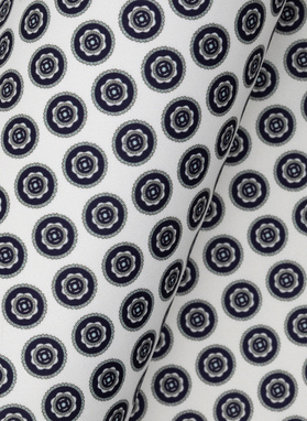 Balta vyriška kišeninė nosinaitė geometriniu raštu