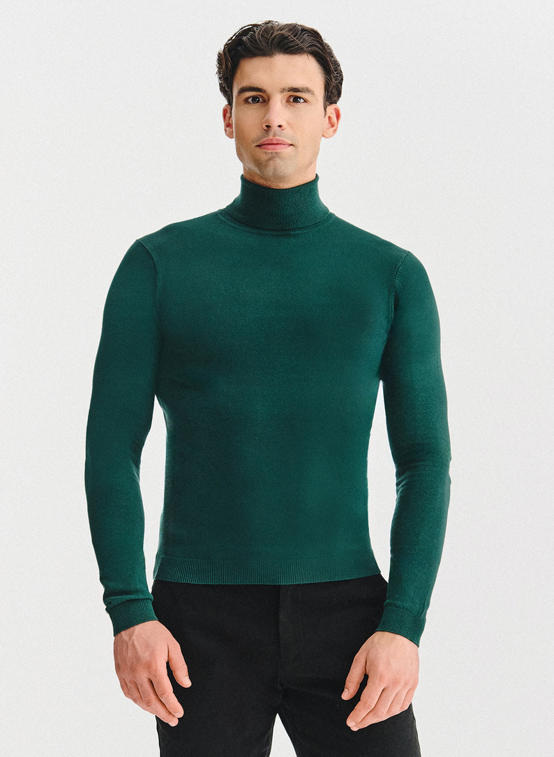 Tamsiai žalias vyriškas golfas be raštų